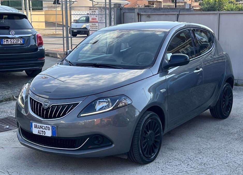 Lancia Ypsilon 1.0 FireFly 5 porte S&S Hybrid Ecochic Silver