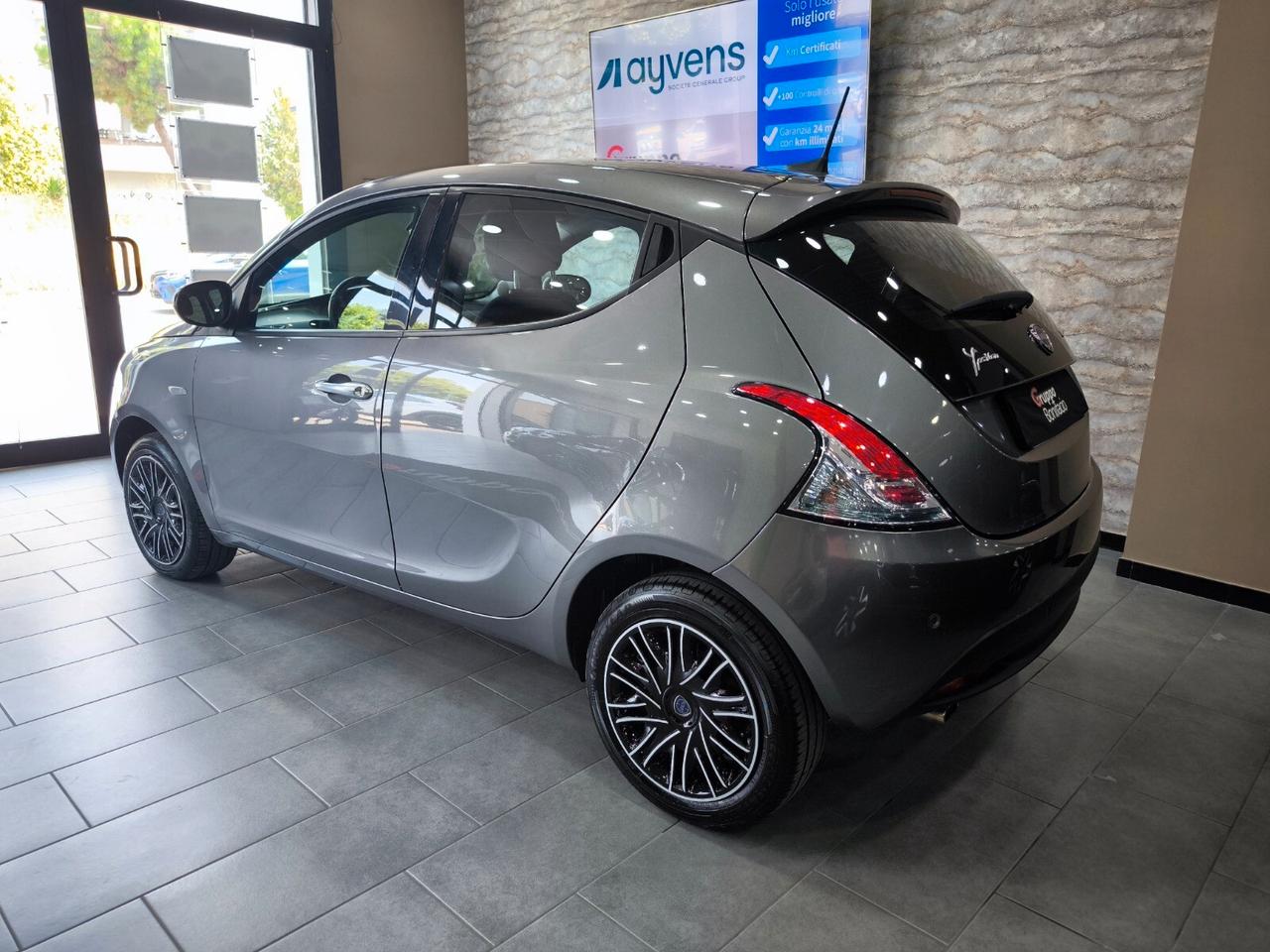 Lancia Ypsilon 1.0 FireFly 5 porte S&S Hybrid Ecochic Gold