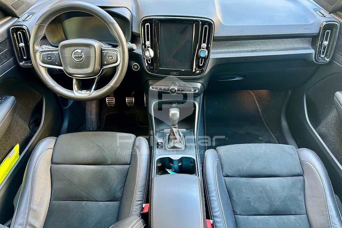 VOLVO XC40 T3 R-design