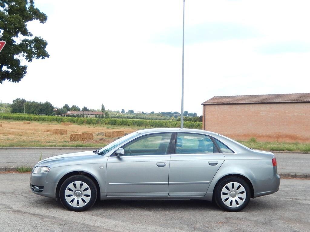 AUDI A4 2.0 TDi con FRIZIONE E VOLANO NUOVI