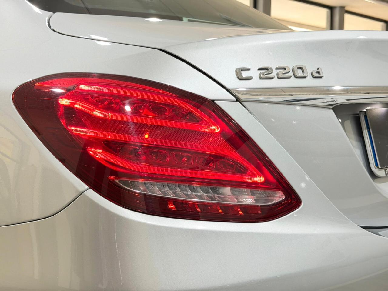MERCEDES C 220 2.2d 170cv AUTO 75.000km BERLINA