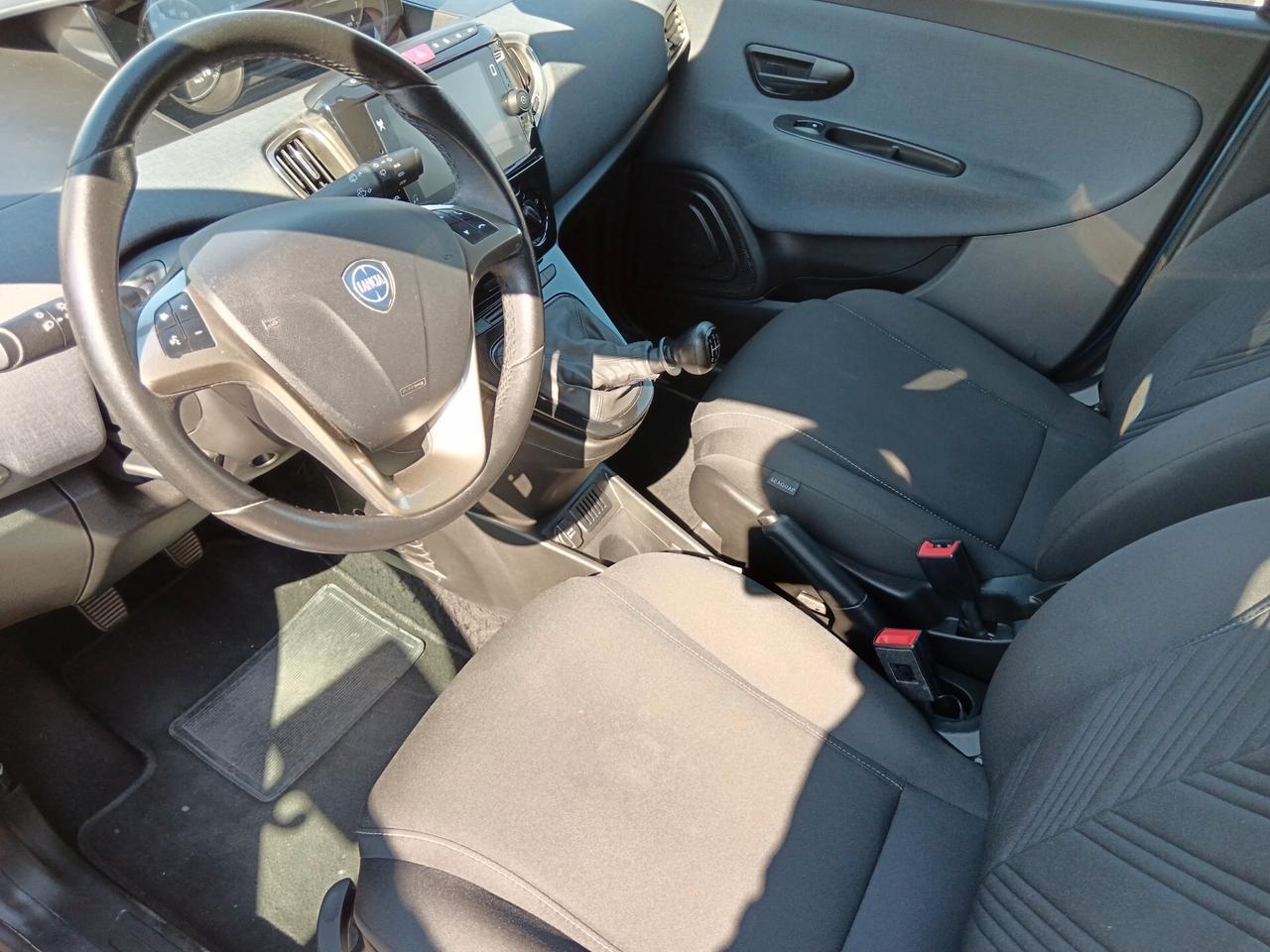 Lancia Ypsilon 1.2 69 CV 5 porte Gold