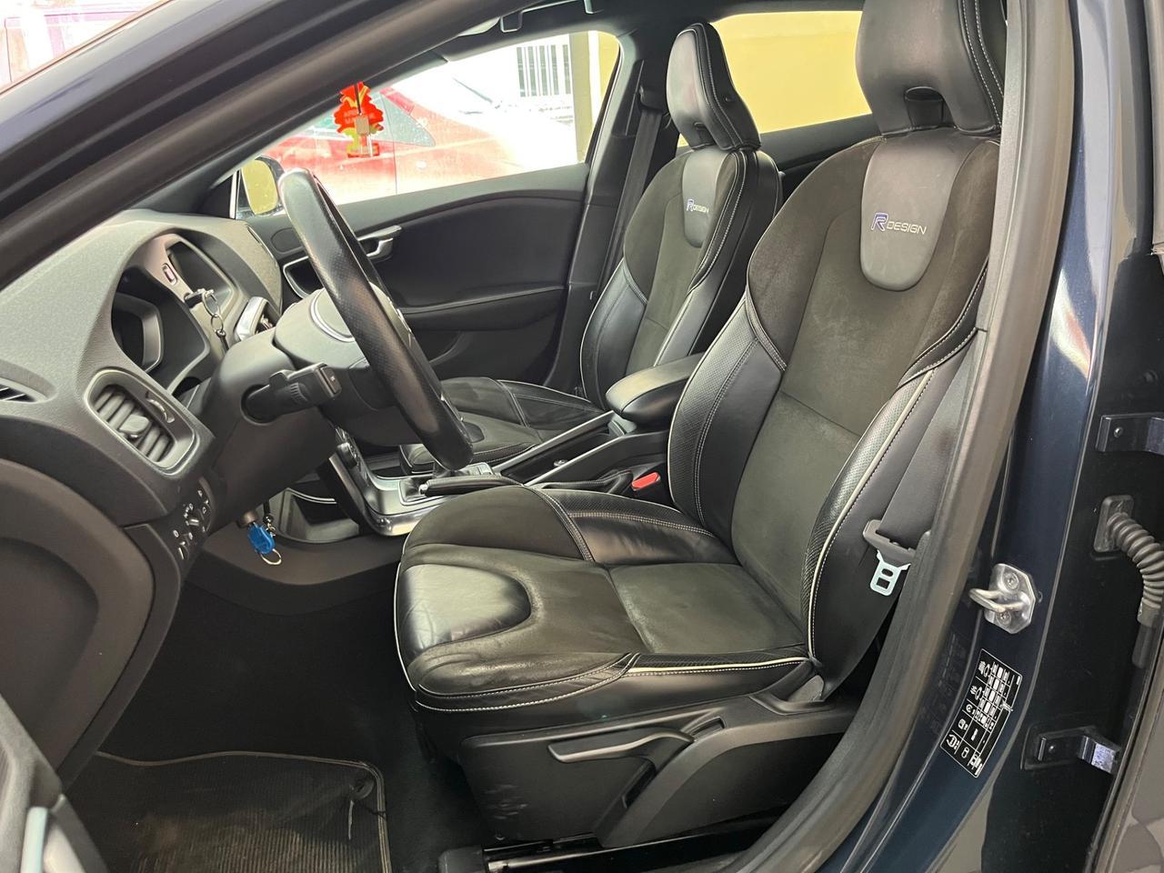 Volvo V40 D2 1.6 R-design Momentum