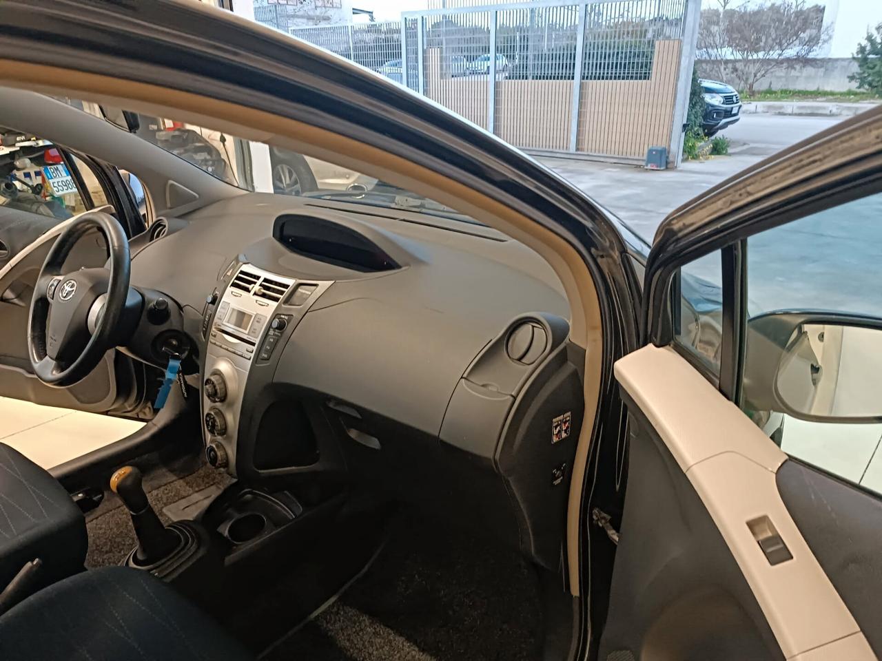 Toyota Yaris 1.3 5 porte Luna