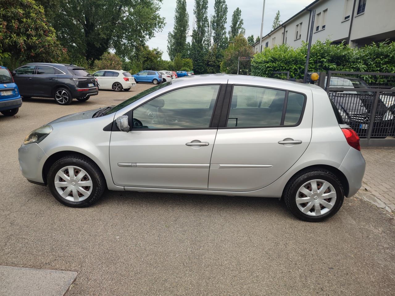 RENAULT CLIO DEL 2010 1.2BENZINA MOLTO BELLA