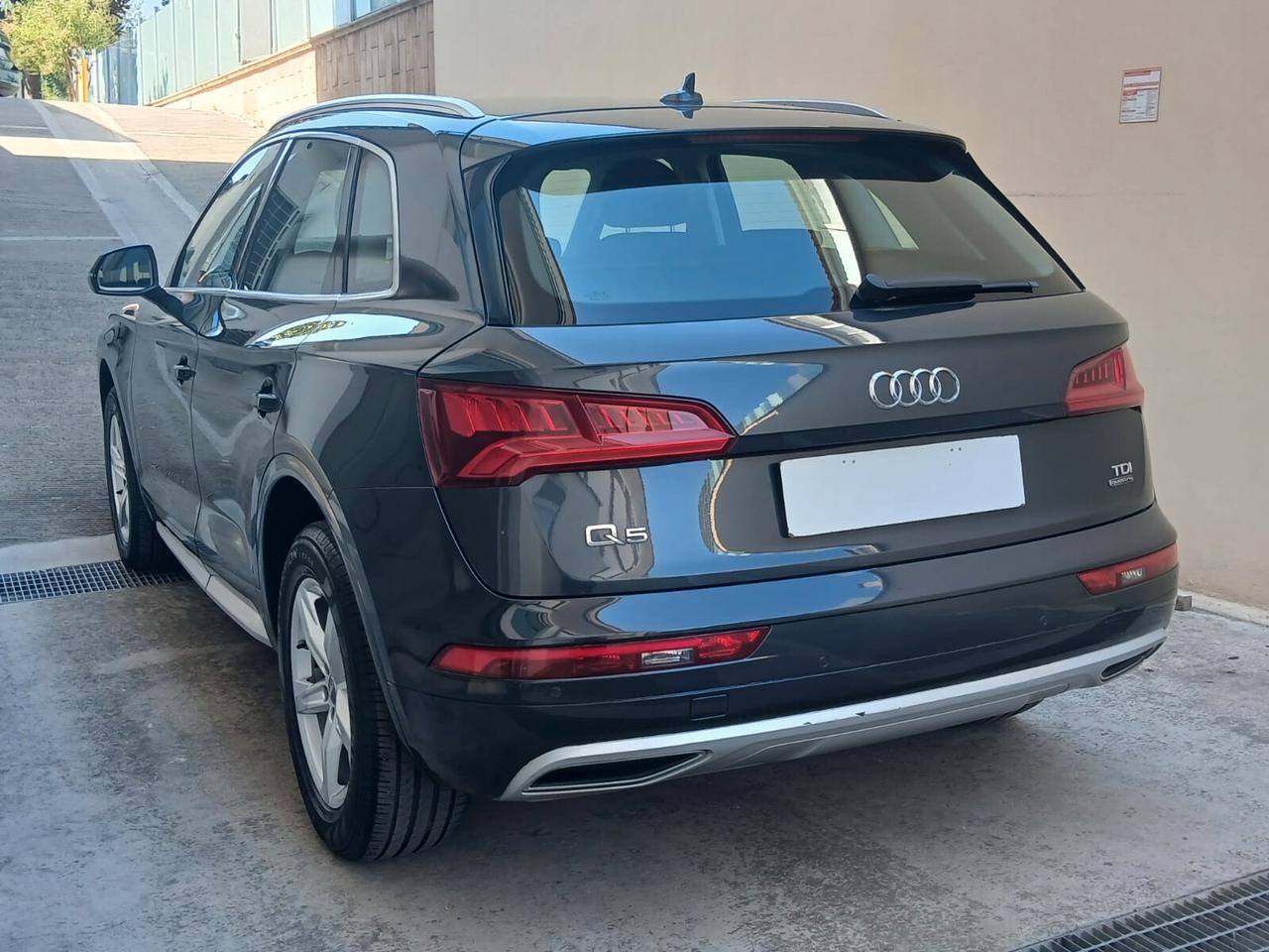 Audi Q5 2.0 TDI quattro S tronic Business Sport