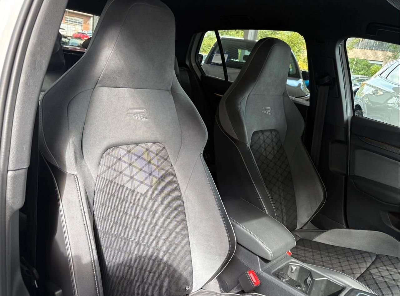 Volkswagen Golf 1.5 eTSI 130 CV DSG R-Line