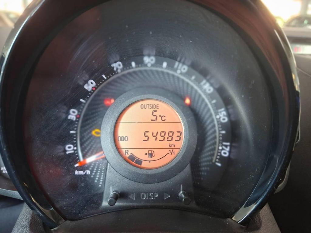 Toyota Aygo 5 Porte 1.0 VVT-i x-clusiv red pack