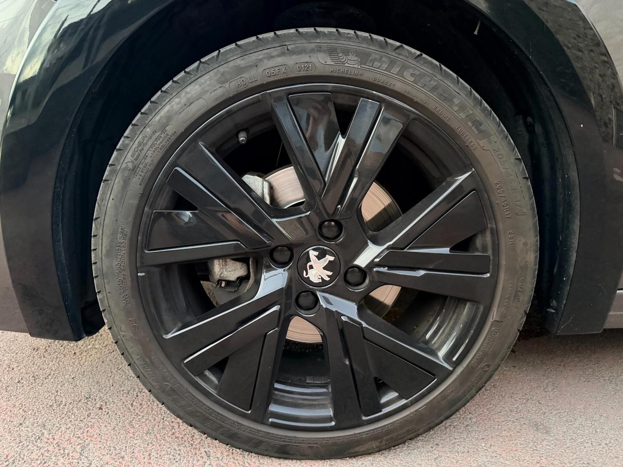 Peugeot 208 BlueHDi 100 CV- GT LINE- 2021-FULL