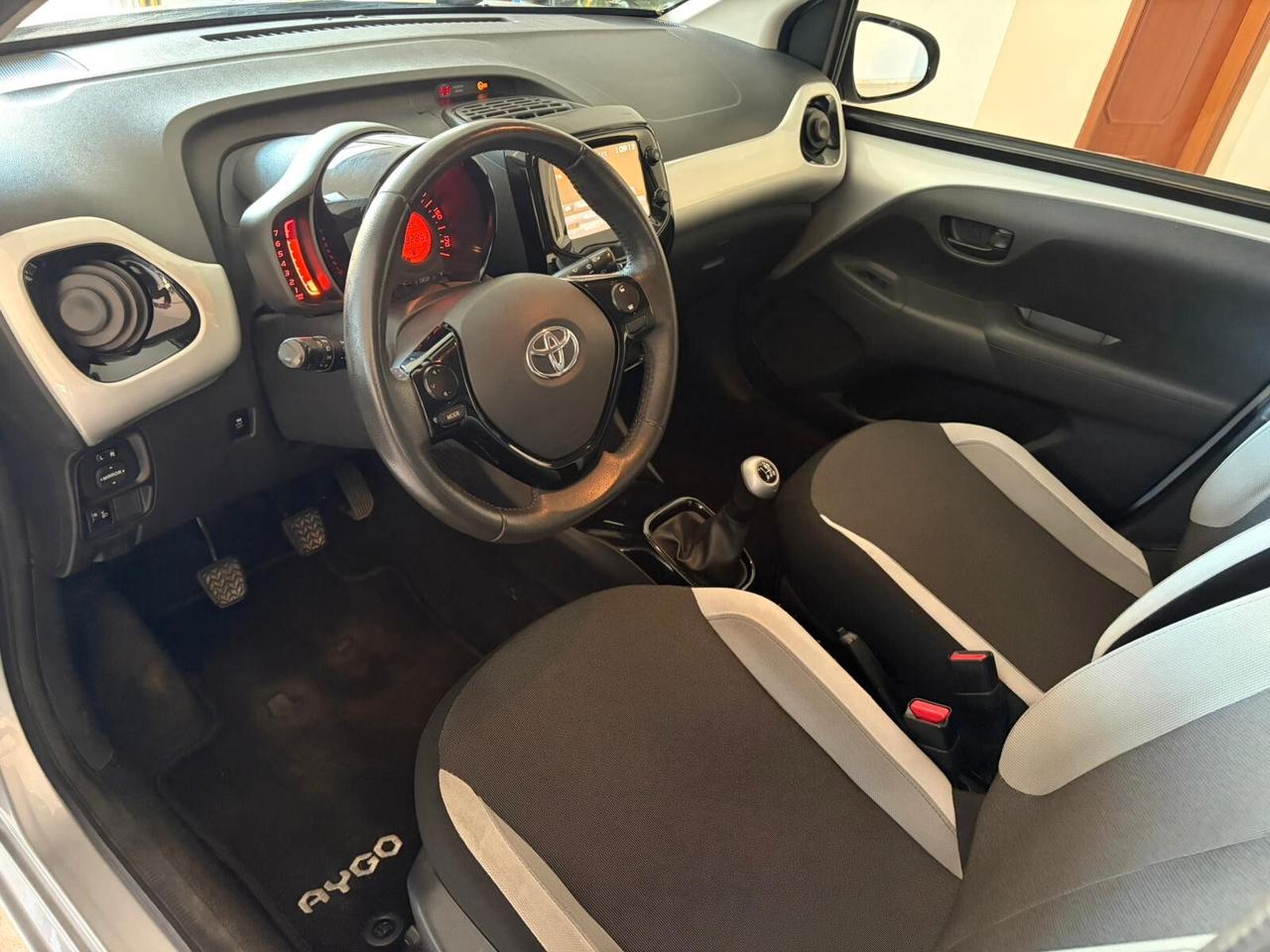 TOYOTA AYGO 1.0 5P X-PLAY "UN GIOIELLINO"