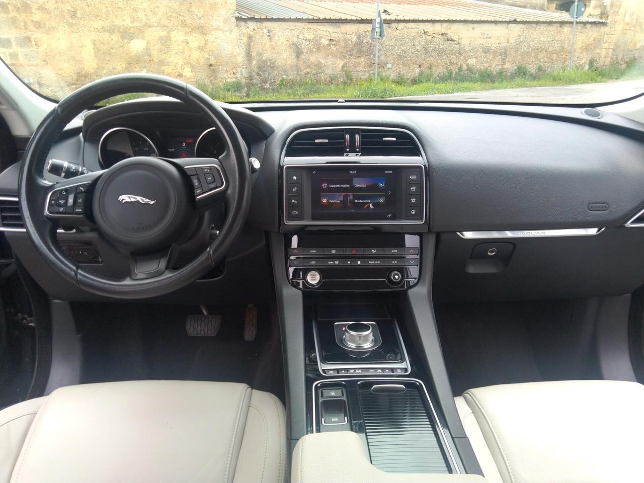 Jaguar F-Pace 2.0 D 180 CV AWD aut. Portfolio