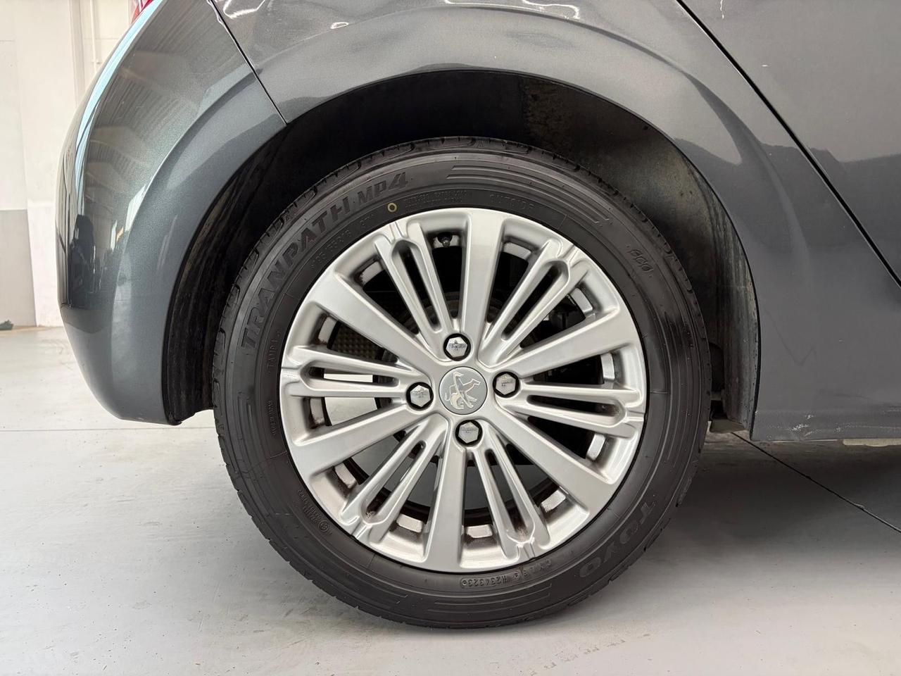Peugeot 208 PureTech 82 5 porte Allure