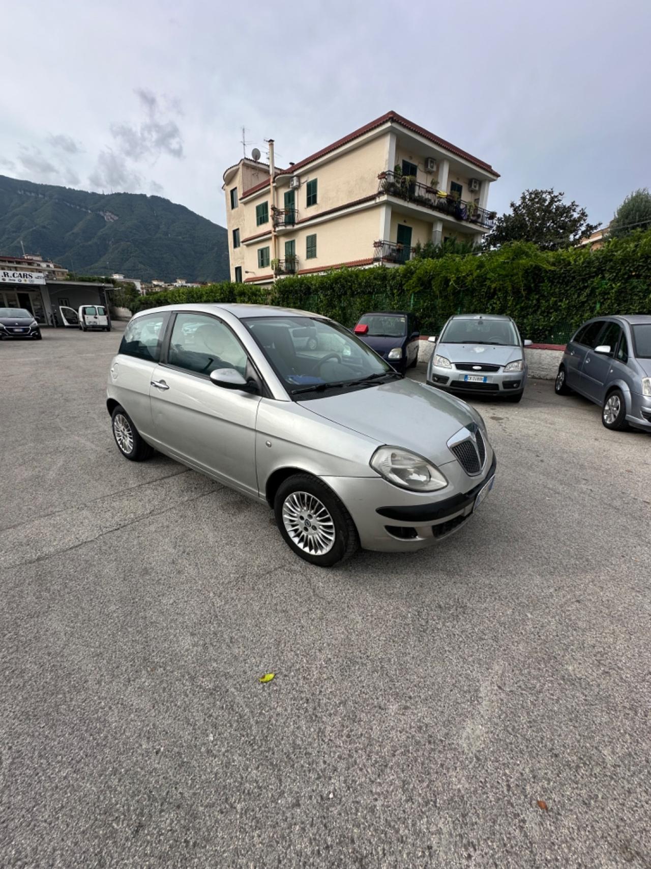 Lancia Ypsilon 1.2 Oro