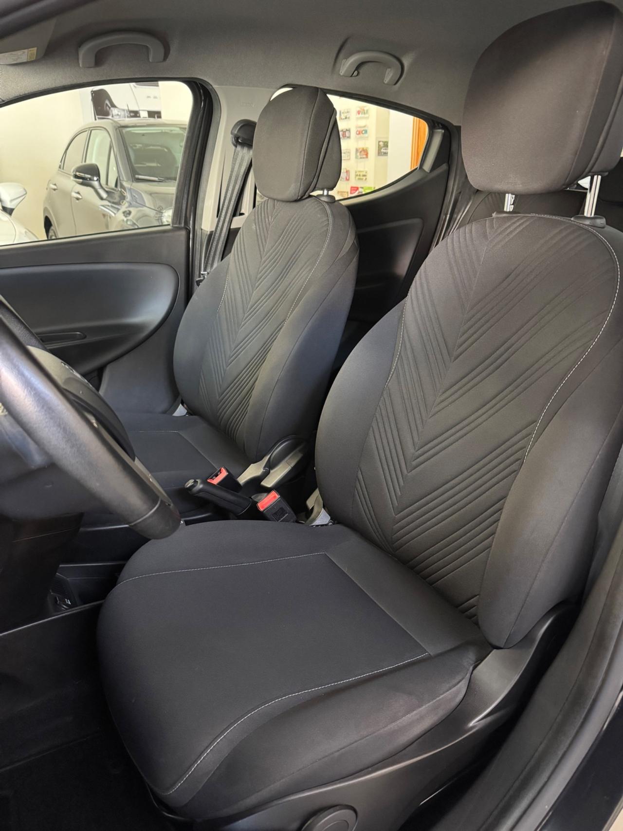 Lancia Ypsilon 1.0 FireFly 5 porte S&S Hybrid Gold
