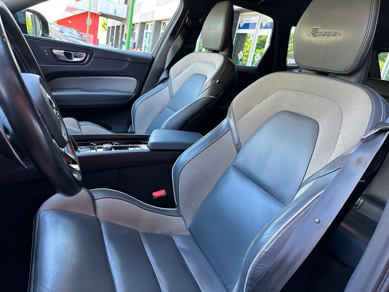 Volvo XC 60 R Design 2.0 B4 MHEV #6137