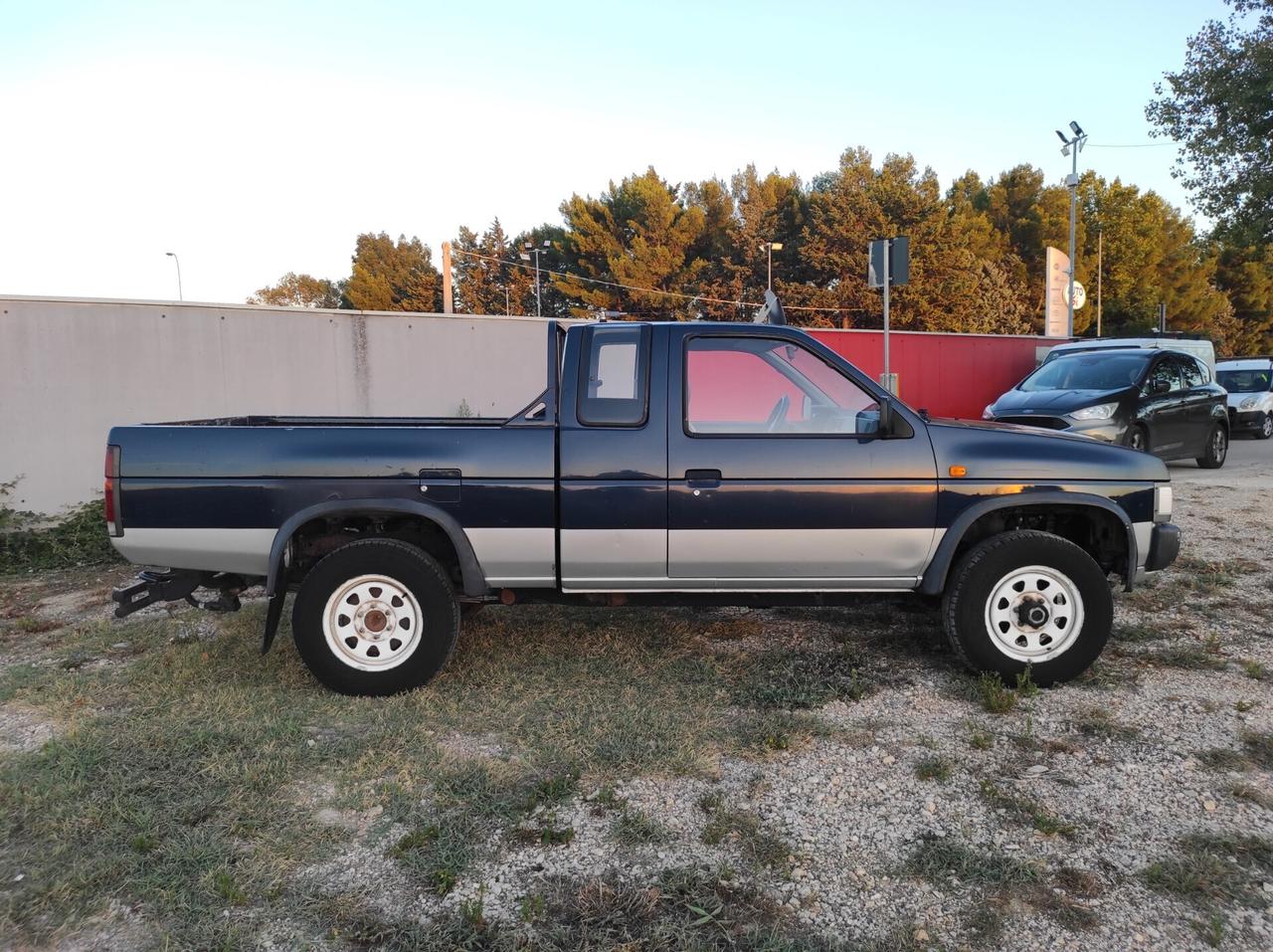 Nissan King Cab 2.5 Diesel - 4x4 GANCIO TRAINO