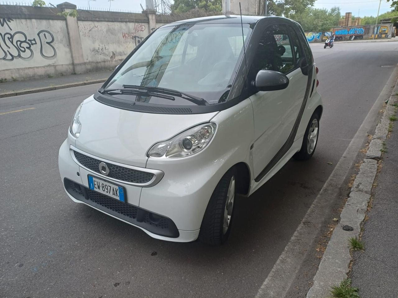Smart ForTwo 1000 52 kW MHD SERVOSTERZO