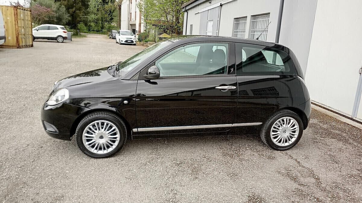 Lancia Ypsilon 1.2 - imp. GPL -