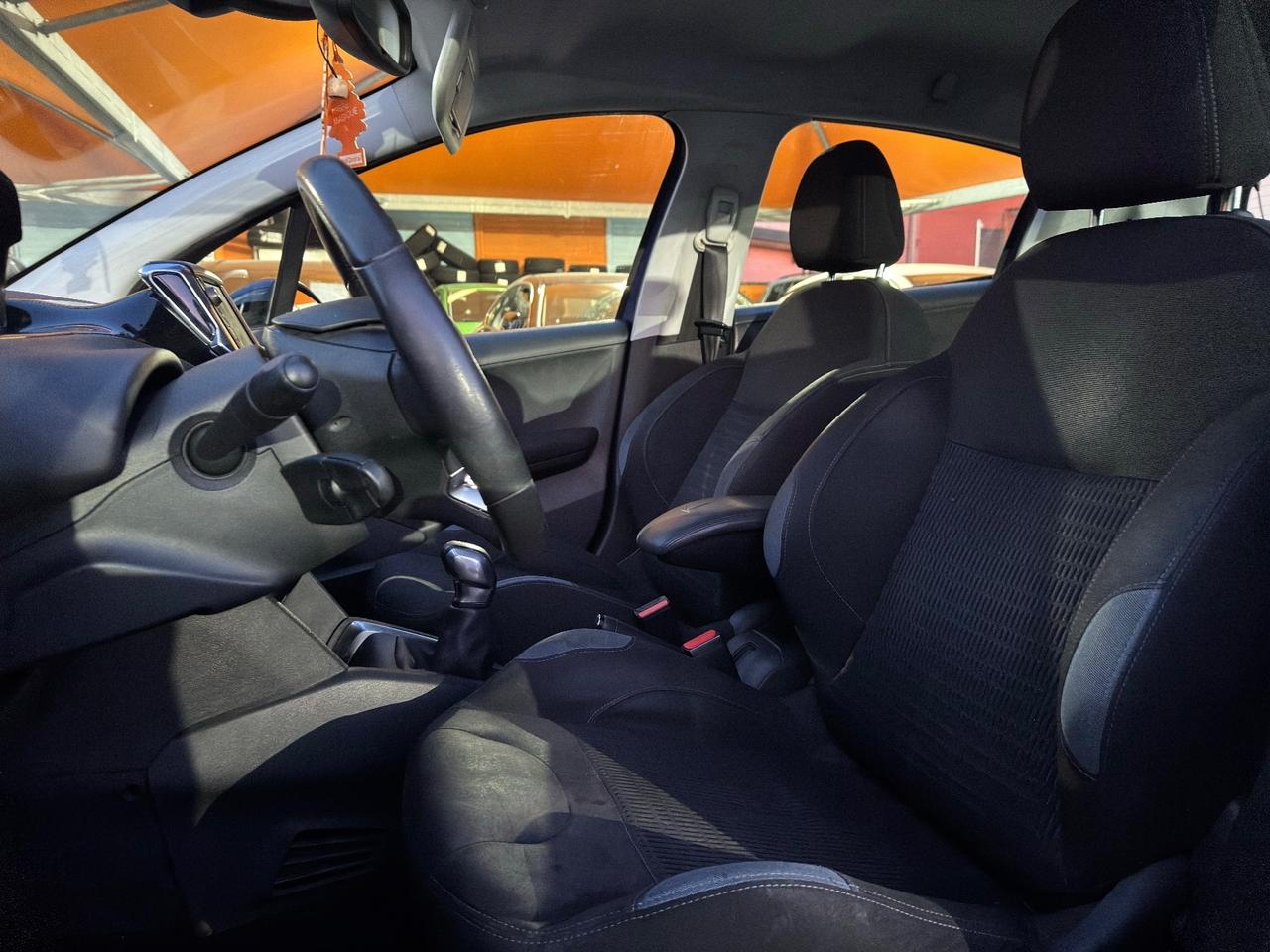 Peugeot 208 1.4 ADATTA A NEOPATENTATI HDi 68 CV 5 porte Allure