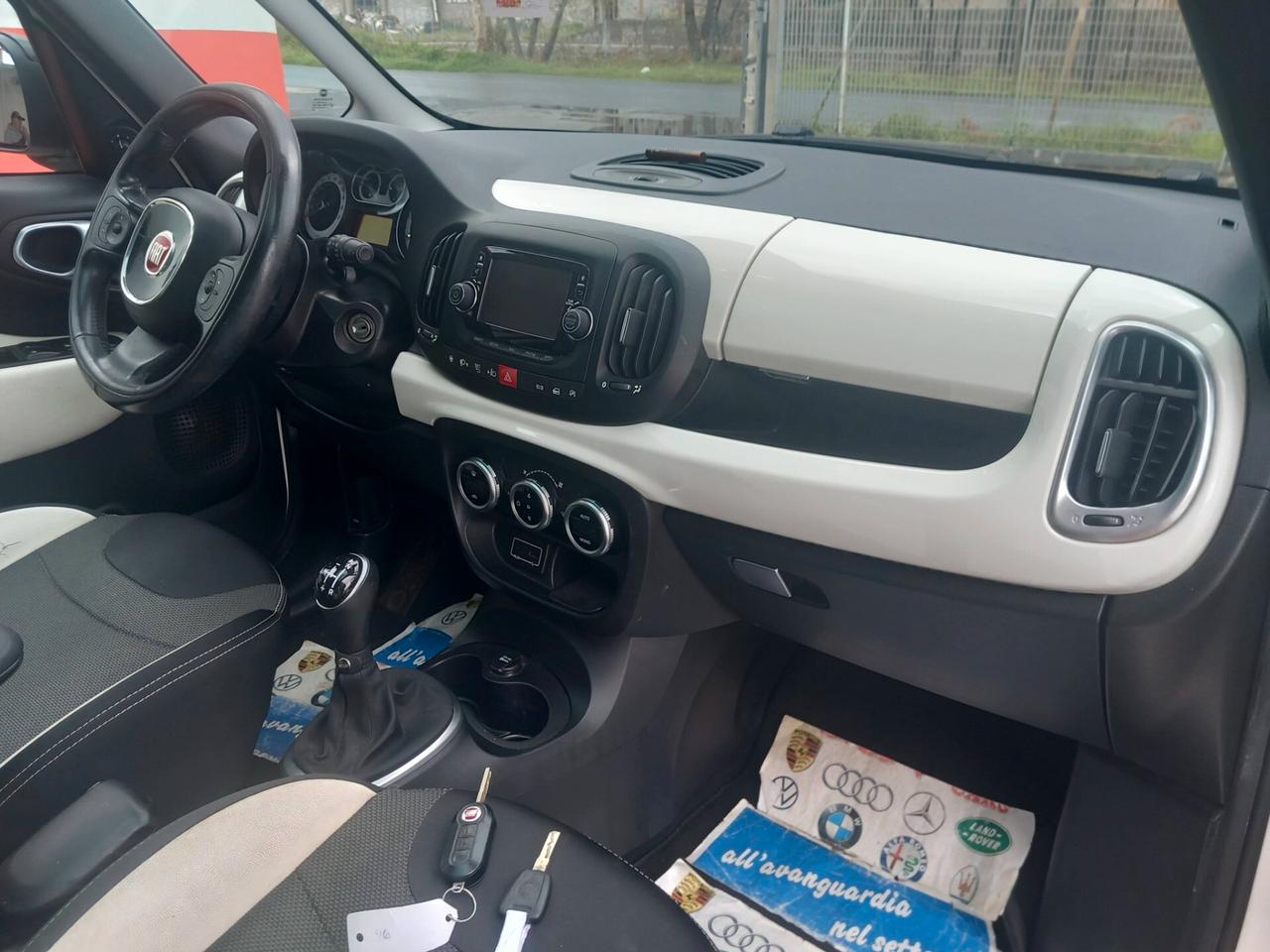 Fiat 500L 1.3 Multijet 95 CV Trekking TETTO NAVI RETROCAMERA SENSORI R 17 AUTOMATICA F 1 AL VOLANTE