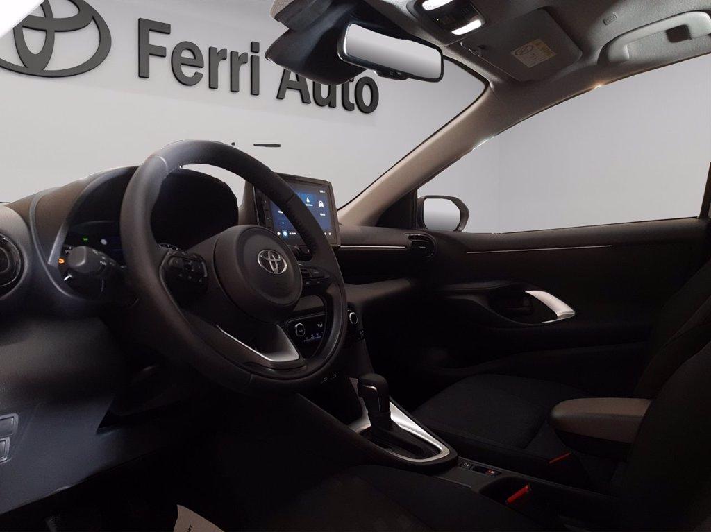 TOYOTA Yaris 1.5h active del 2025