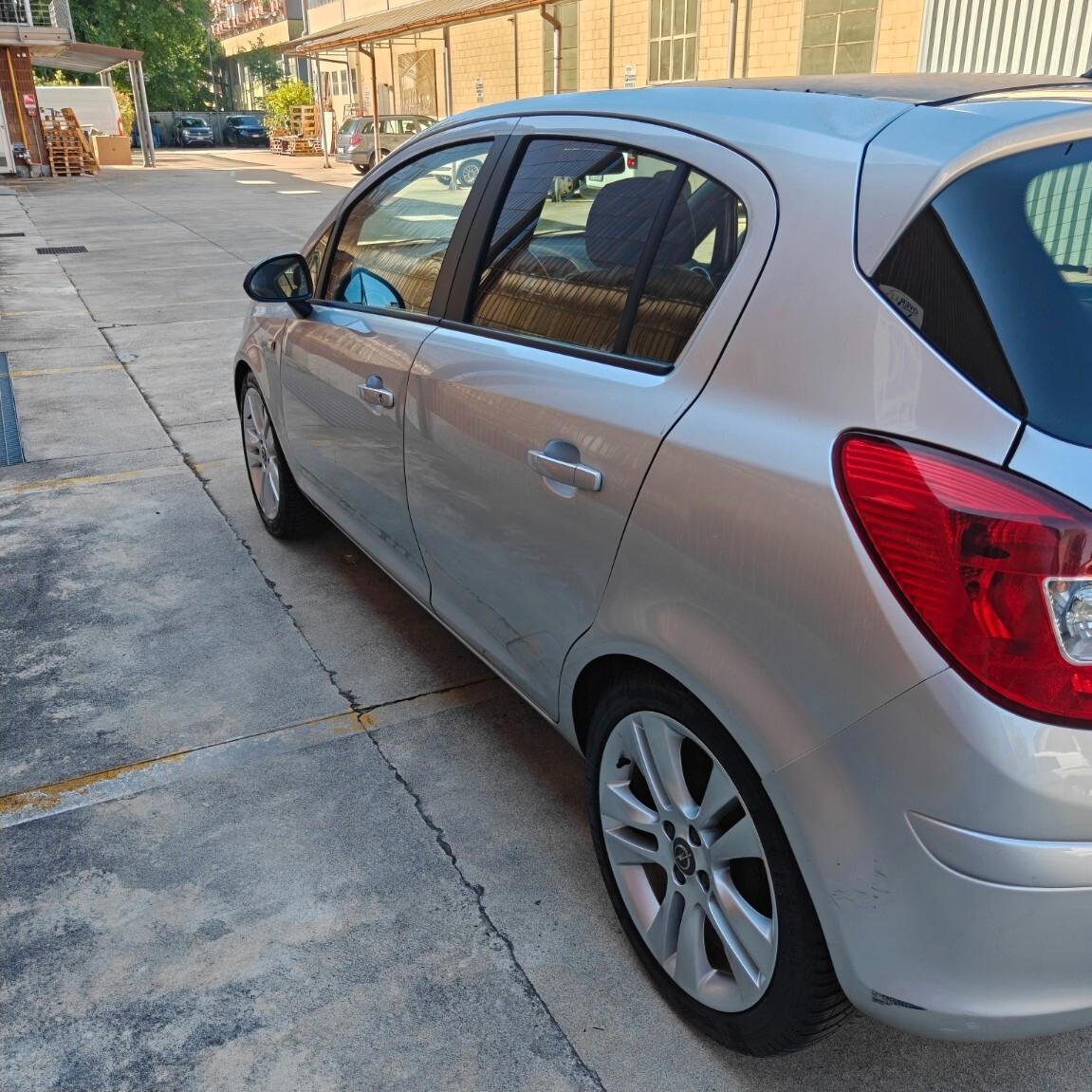 Opel Corsa 1.2 5 porte Cosmo