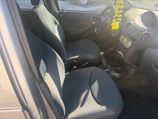 TOYOTA Yaris 1.3i 16V cat 5p Sol senza nessun lavoro da fare