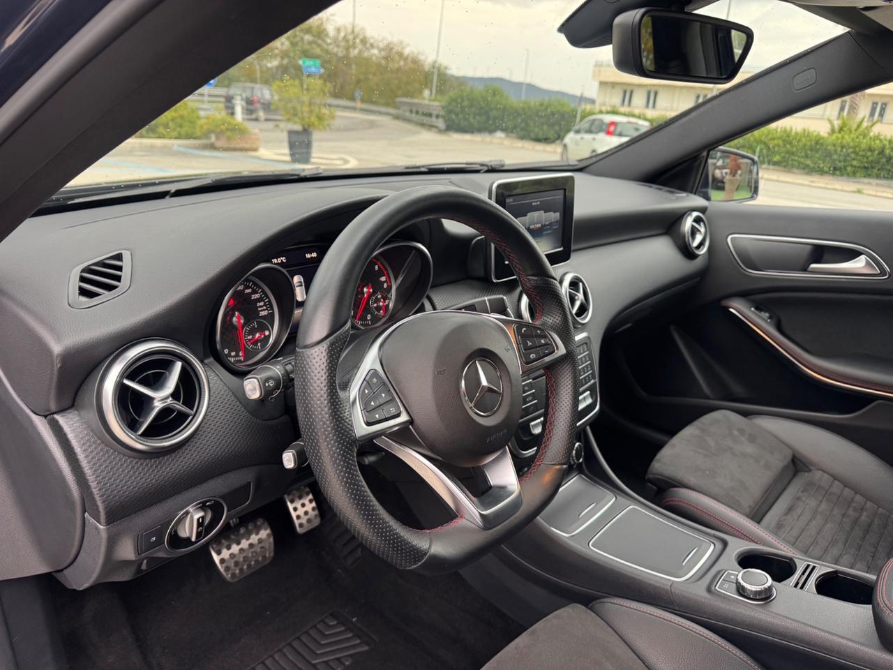 Mercedes-benz A 200 d Automatic Premium AMG