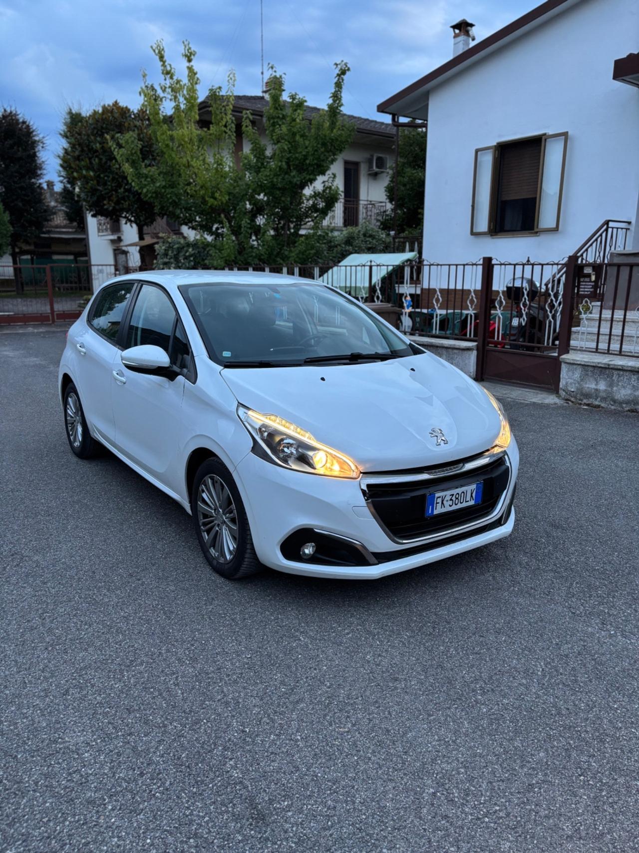 Peugeot 208 PureTech 82 5p. GPL Allure