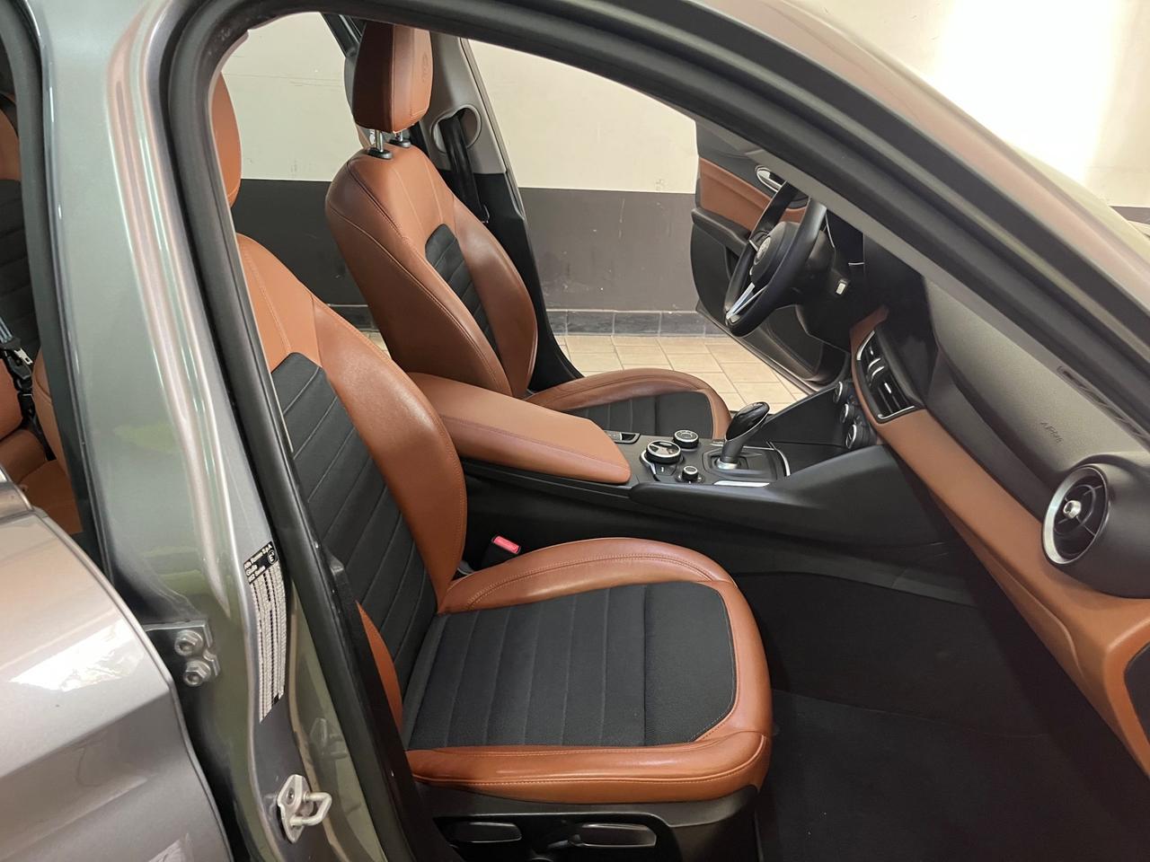 Alfa Romeo Giulia 2.2 180 CV AT8 Business Sport Launch Ed.