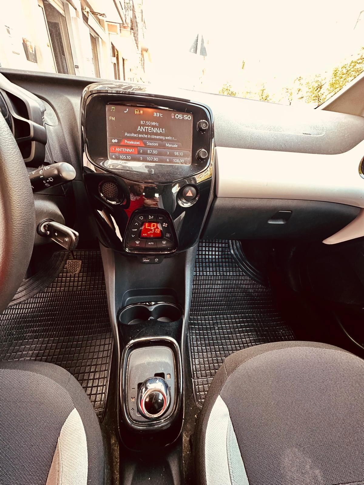 Toyota Aygo 5 porte CAMBIO AUTOMATICO