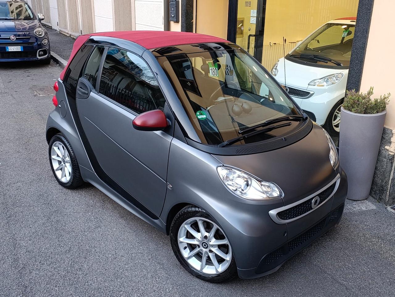 Smart ForTwo 1.0 71cv MHD cabrio passion Grey Opaco capote rossa