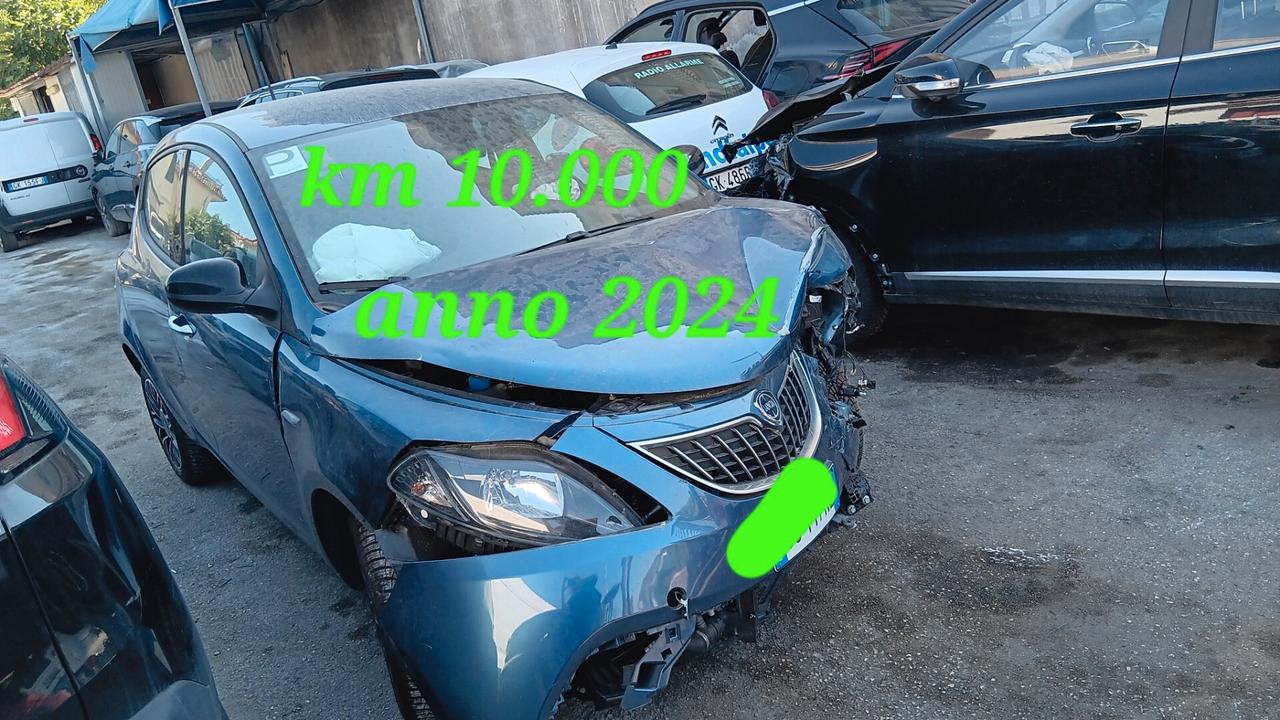 LANCIA YPSILON INCIDENTATA SINISTRATA MONDIALCARS 024