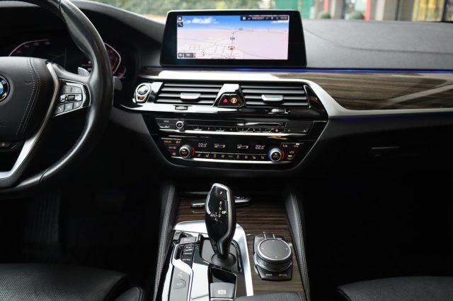 BMW 530 d xDrive 249CV Berlina Live Cockpit HeadUp Tetto