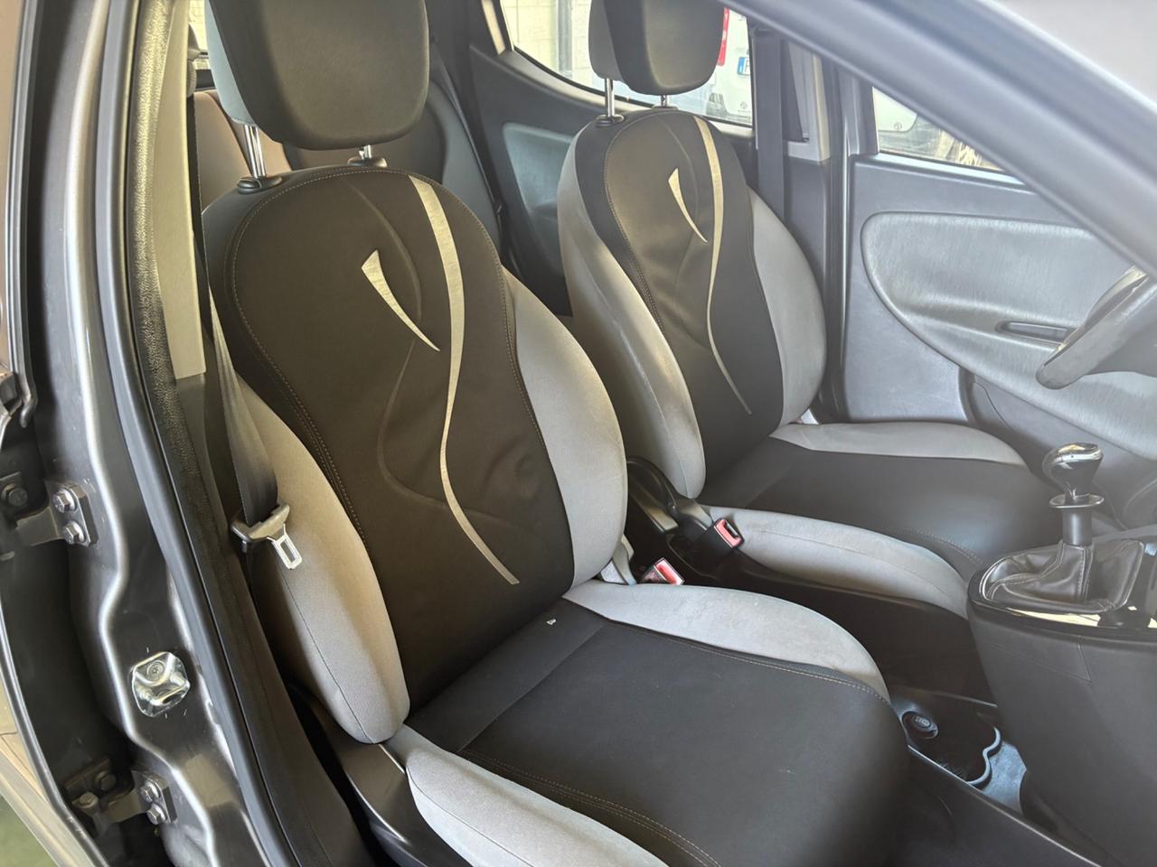 Lancia Ypsilon 0.9 TwinAir 85 CV 5 porte Metano Ecochic Gold