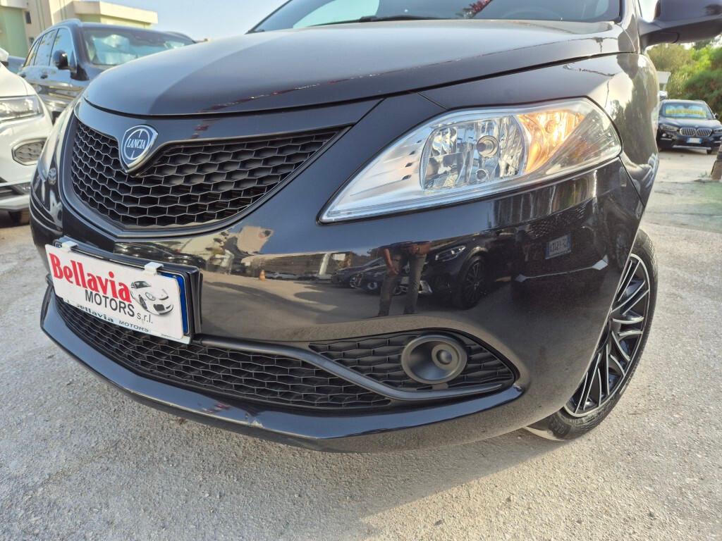 Lancia Ypsilon 1.2 69 CV 5-POSTI Gold