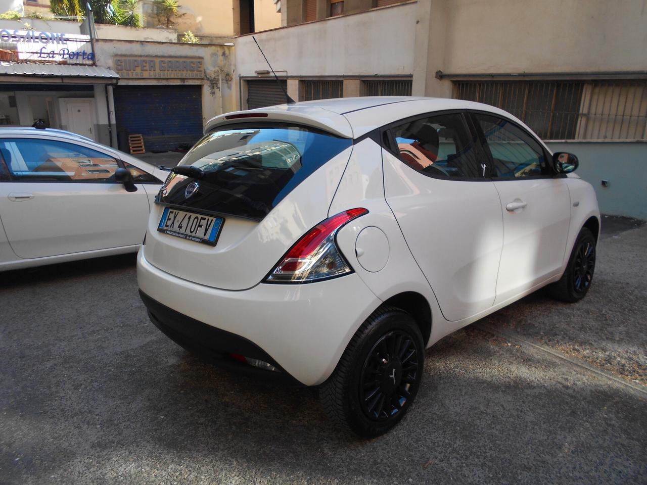 Lancia Ypsilon 0.9 TwinAir 85 CV 5 porte Metano Ecochic Elefantino