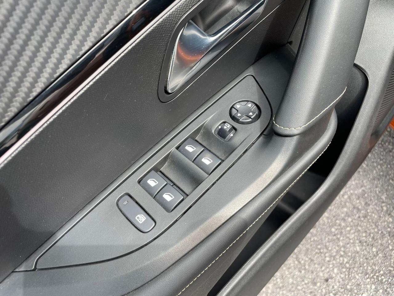 PEUGEOT 2008 1.5hdi GT-LINE *PACK LUCI*