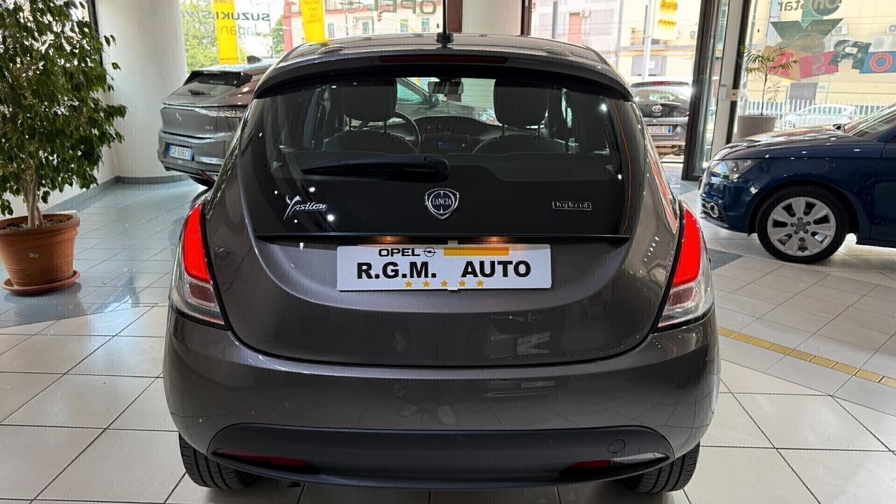 Lancia Ypsilon 1.0 FireFly 5 porte S&S Hybrid Silver