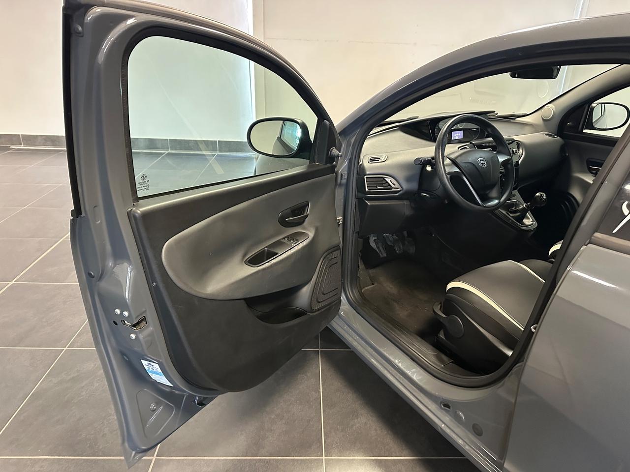 LANCIA YPSILON 1.3 MJT 95CV NEOPATENTATI