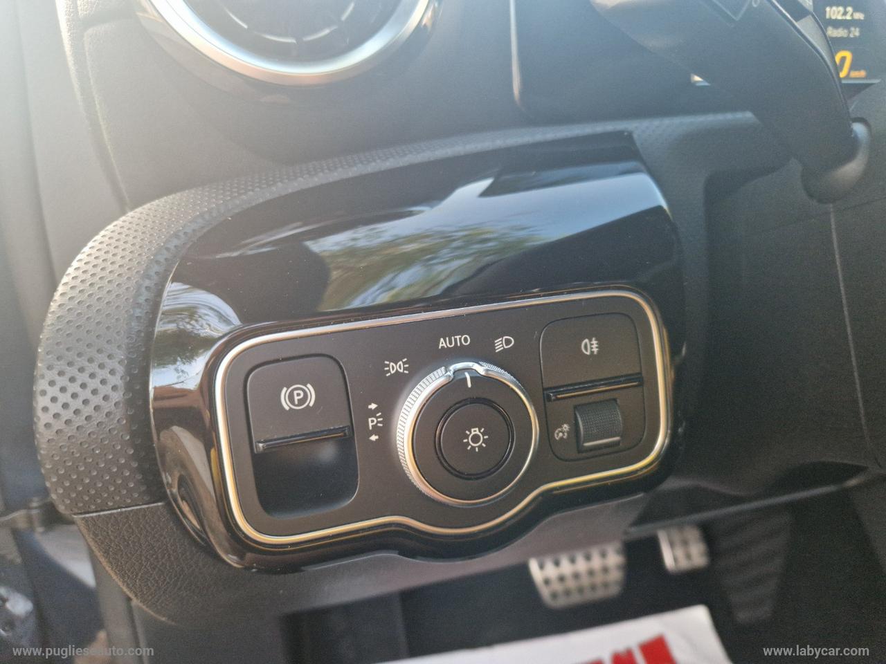 MERCEDES-BENZ A 180 d Automatic Premium