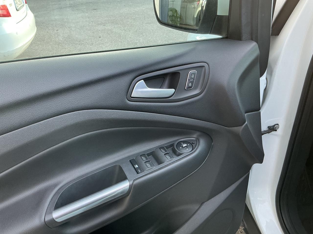 Ford Kuga 2.0 Diesel 4x4 Gancio Traino Neopatentati