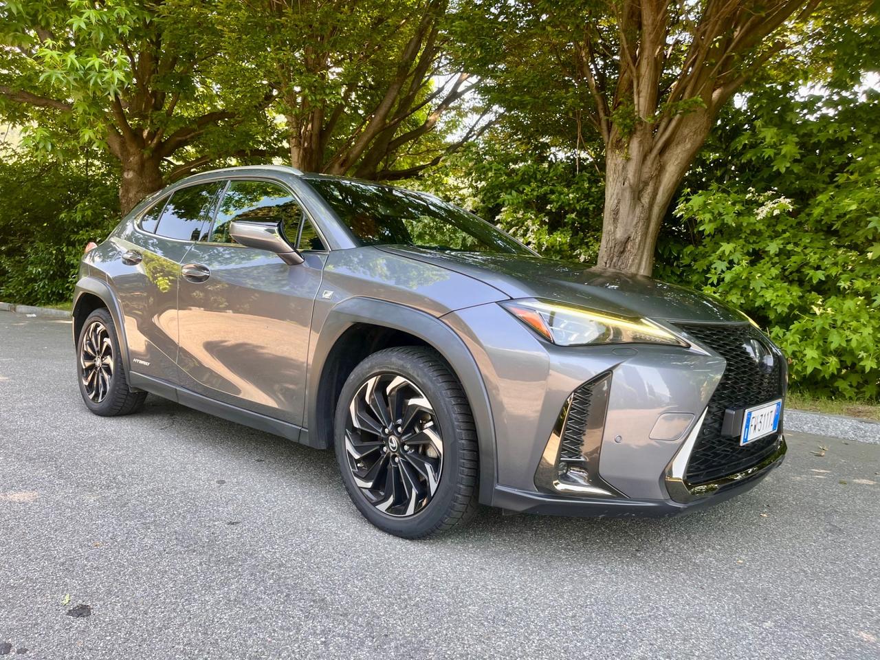 Lexus UX 250h ***** F-SPORT ****** 4WD ******* 4X4 *******