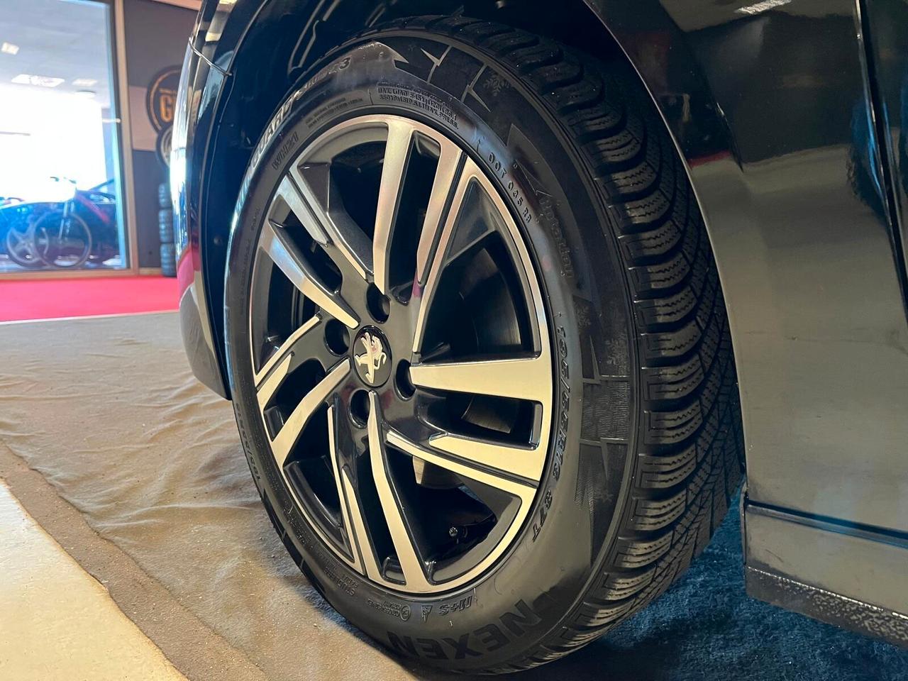 Peugeot 208 PureTech 100 Stop&Start 5 porte Allure