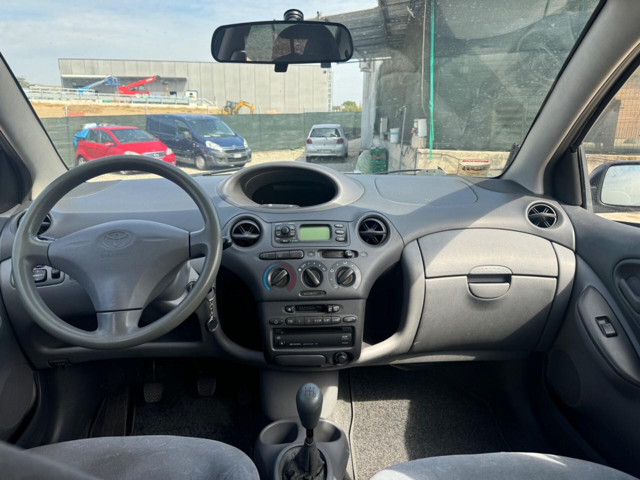 Toyota Yaris 1.0i 16V cat 5 porte neopatentati