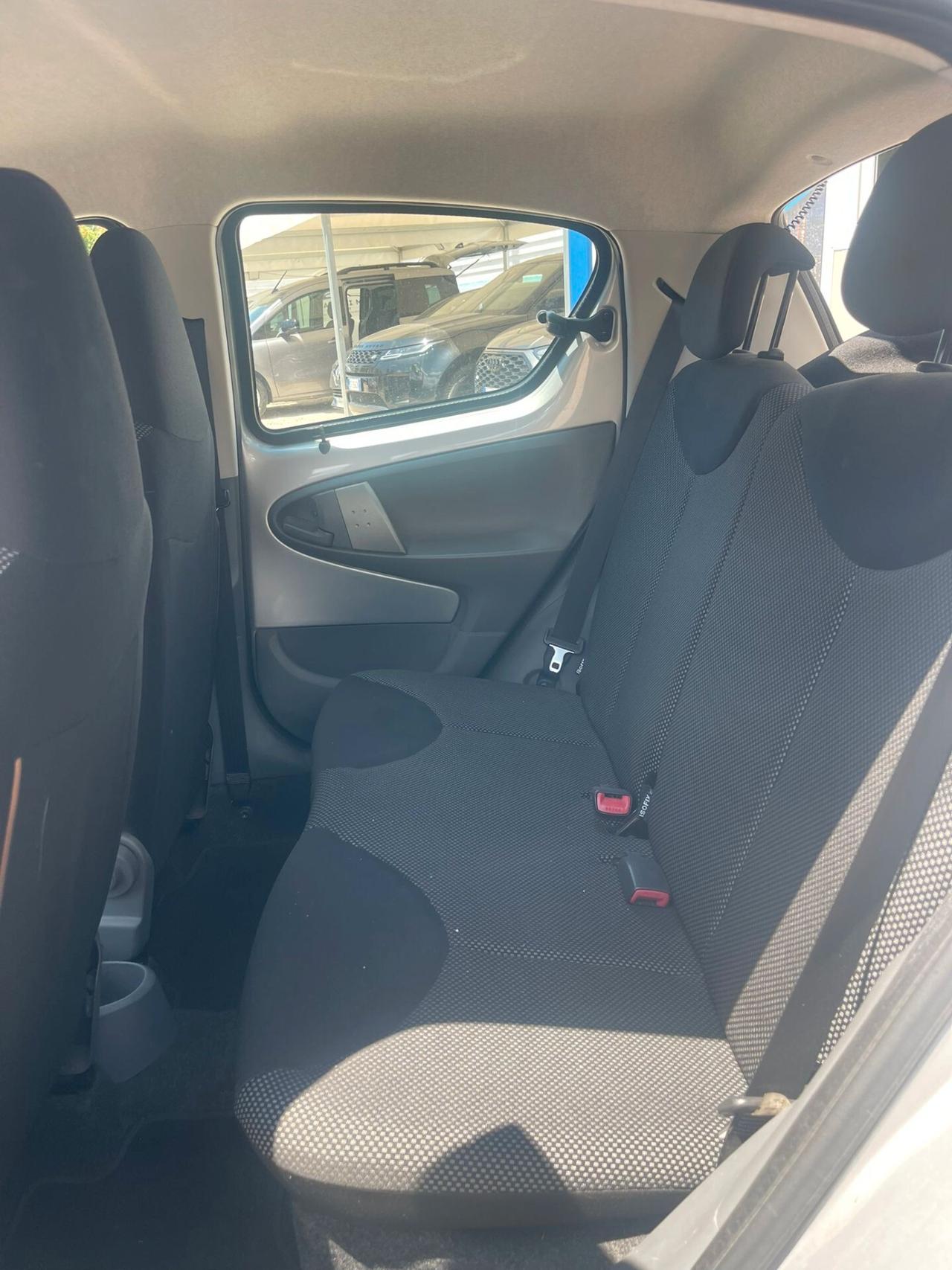 Toyota Aygo 1.0 12V VVT-i 5 porte Sol