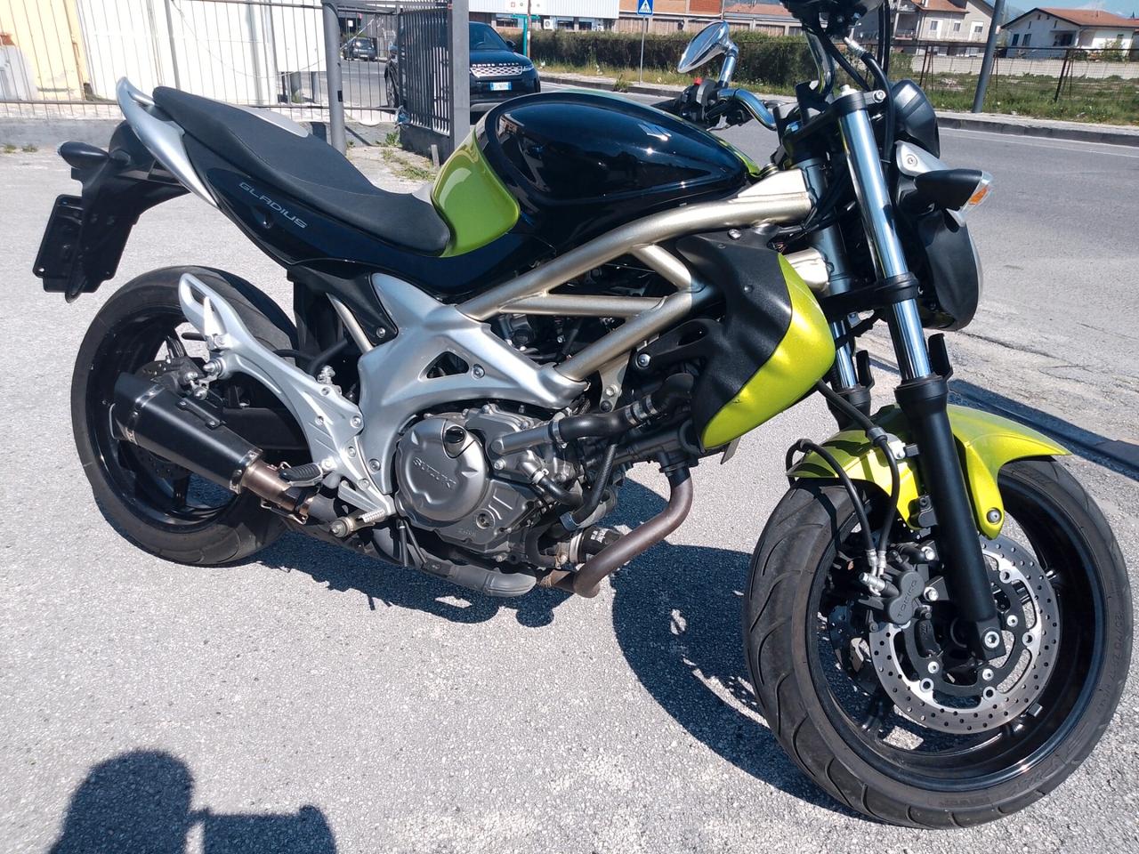 Suzuki Gladius 650 POCHISSIMI CHILOMETRI - PARI AL NUOVO