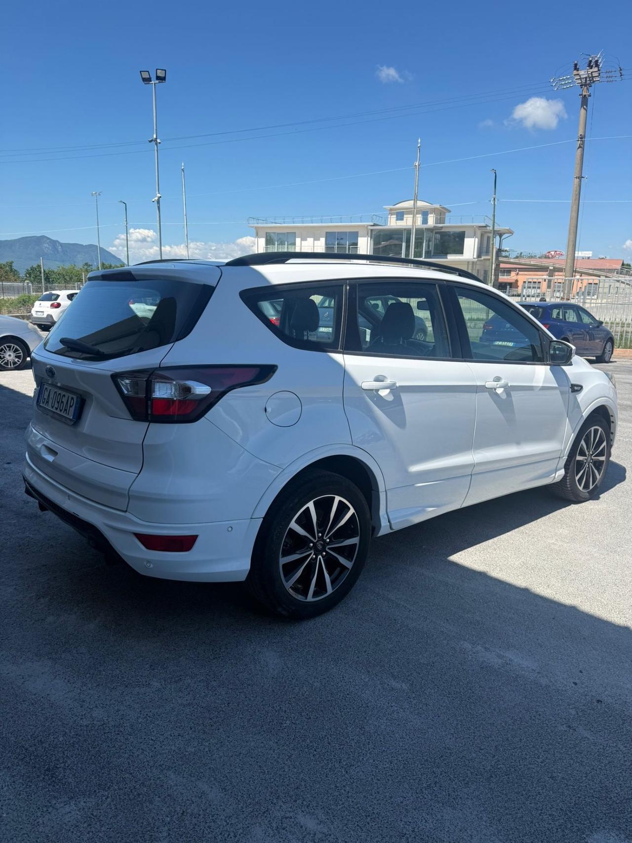 Ford Kuga 1.5 TDCI 120 CV S&S 2WD ST-Line