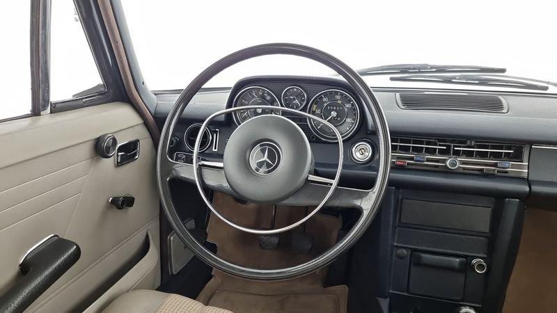 Mercedes-Benz W115 200 200 8 - condizioni impeccabili