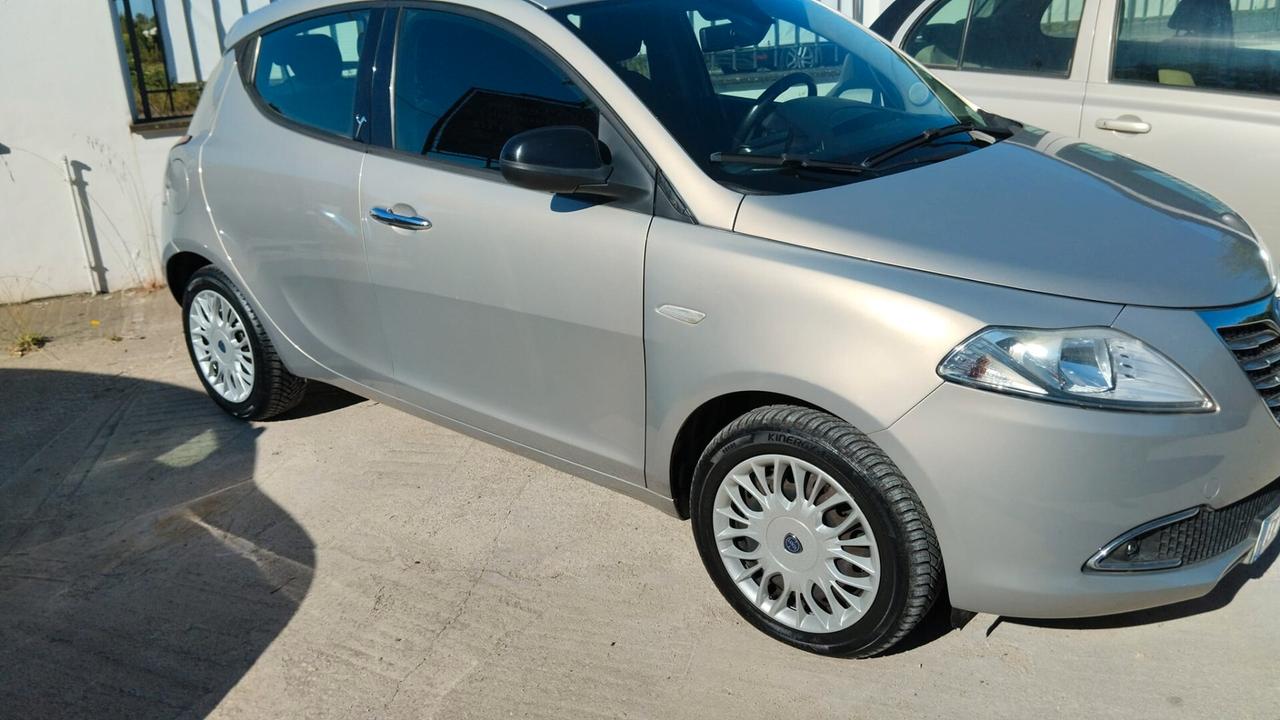 Lancia Ypsilon 1.3 MJT 16V 95 CV 5 porte S&S Silver